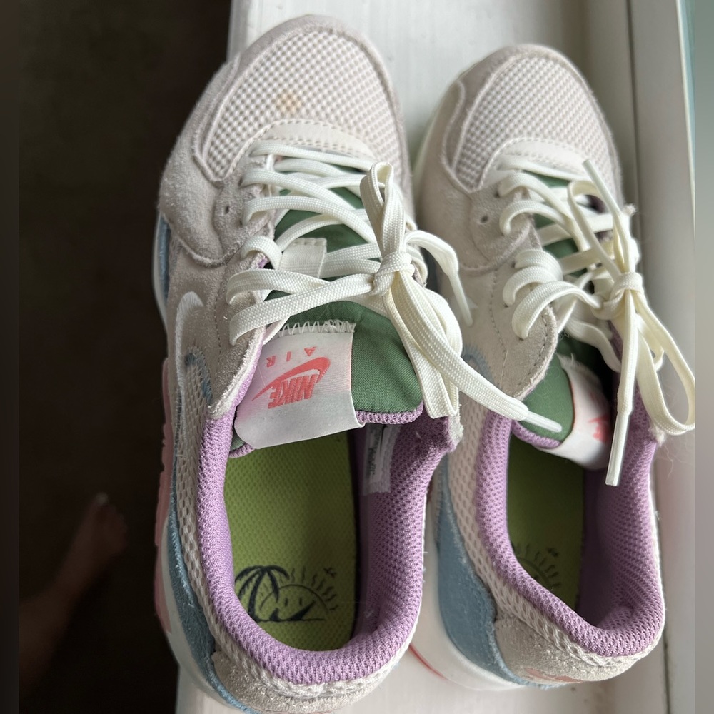 Women’s Nike size 6